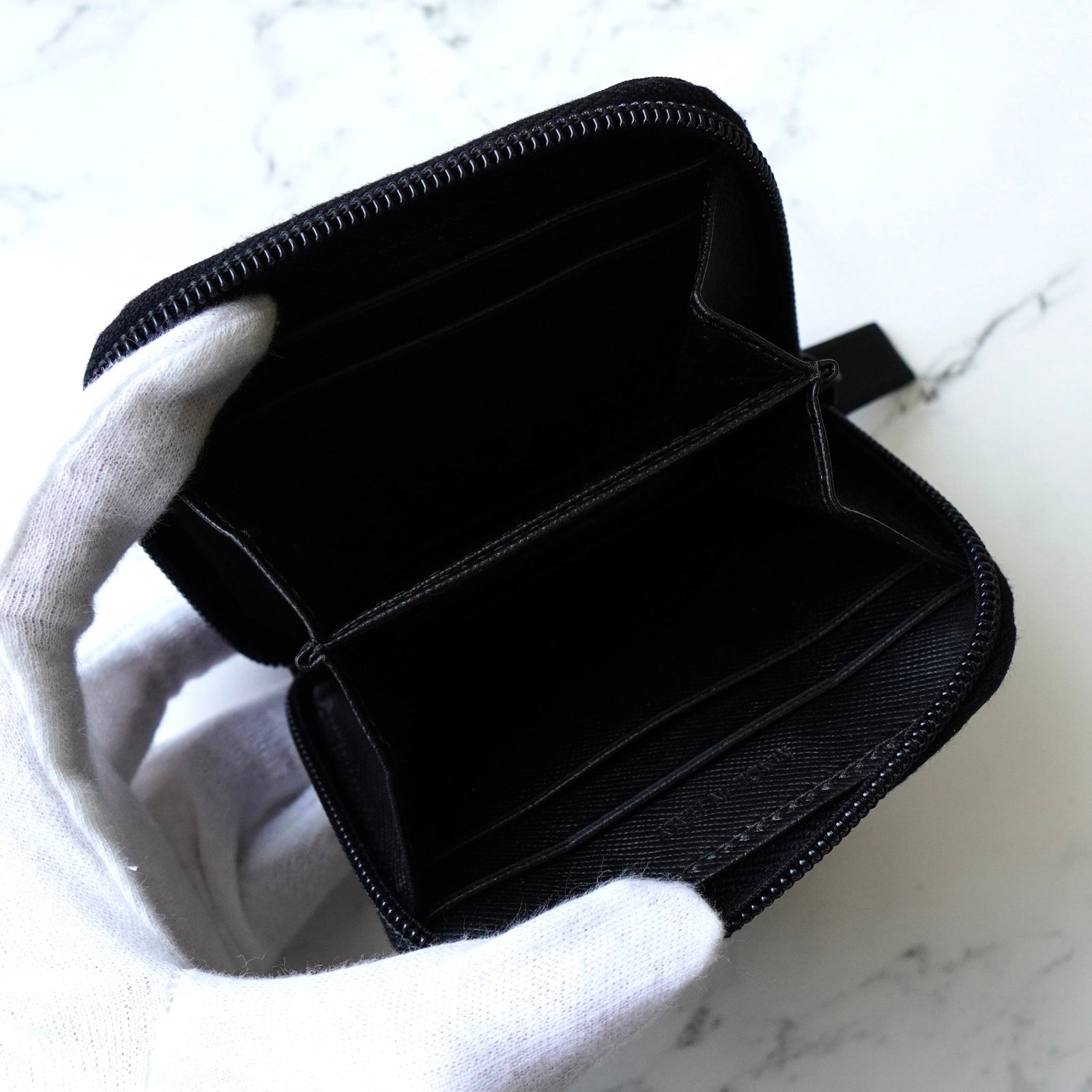 プラダ ナイロン ラウンドファスナー コインケース 三角プレート