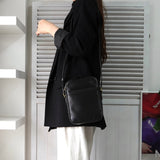 ルイ・ヴィトン エピ ダヌーブ ノワール レザー ショルダーバッグ ブラック - NEWSED