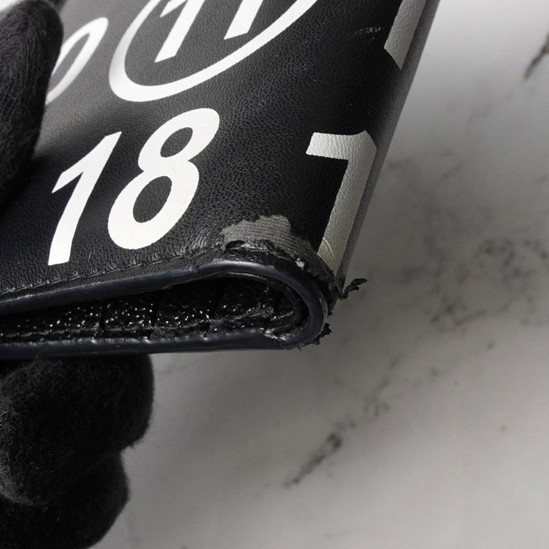 メゾン マルジェラ カレンダーロゴ レザー 二つ折り財布 コンパクトウォレット ブラック 箱付き - NEWSED