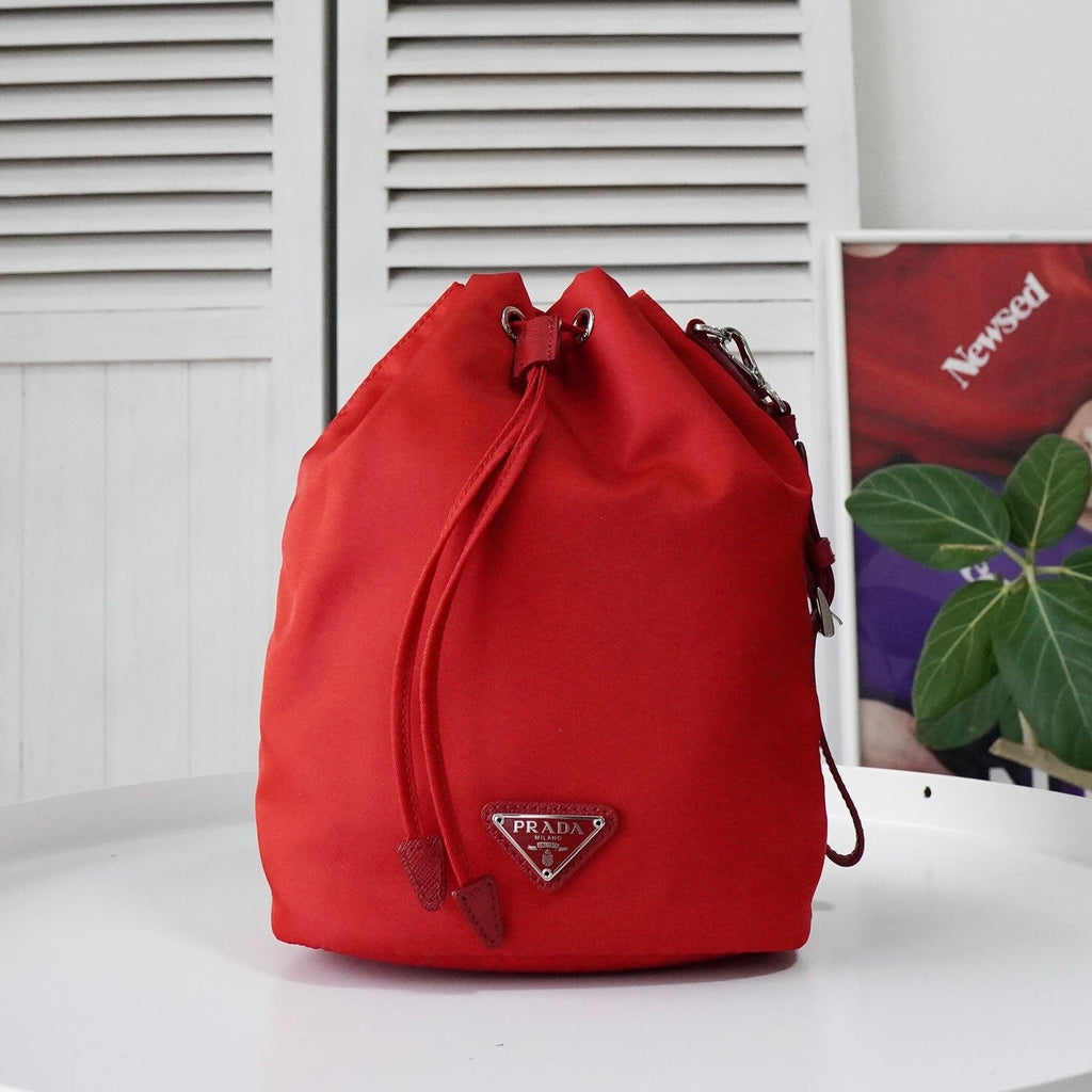 プラダ ポコノ テスート ナイロン レザー 巾着バッグ ミニ ハンドバッグ ポーチ レッド