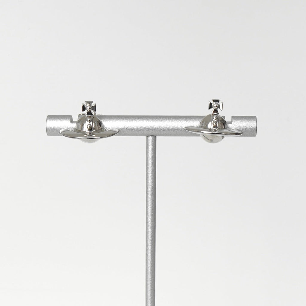 ヴィヴィアン ウエストウッド ハーフ オーブ シルバー ピアス