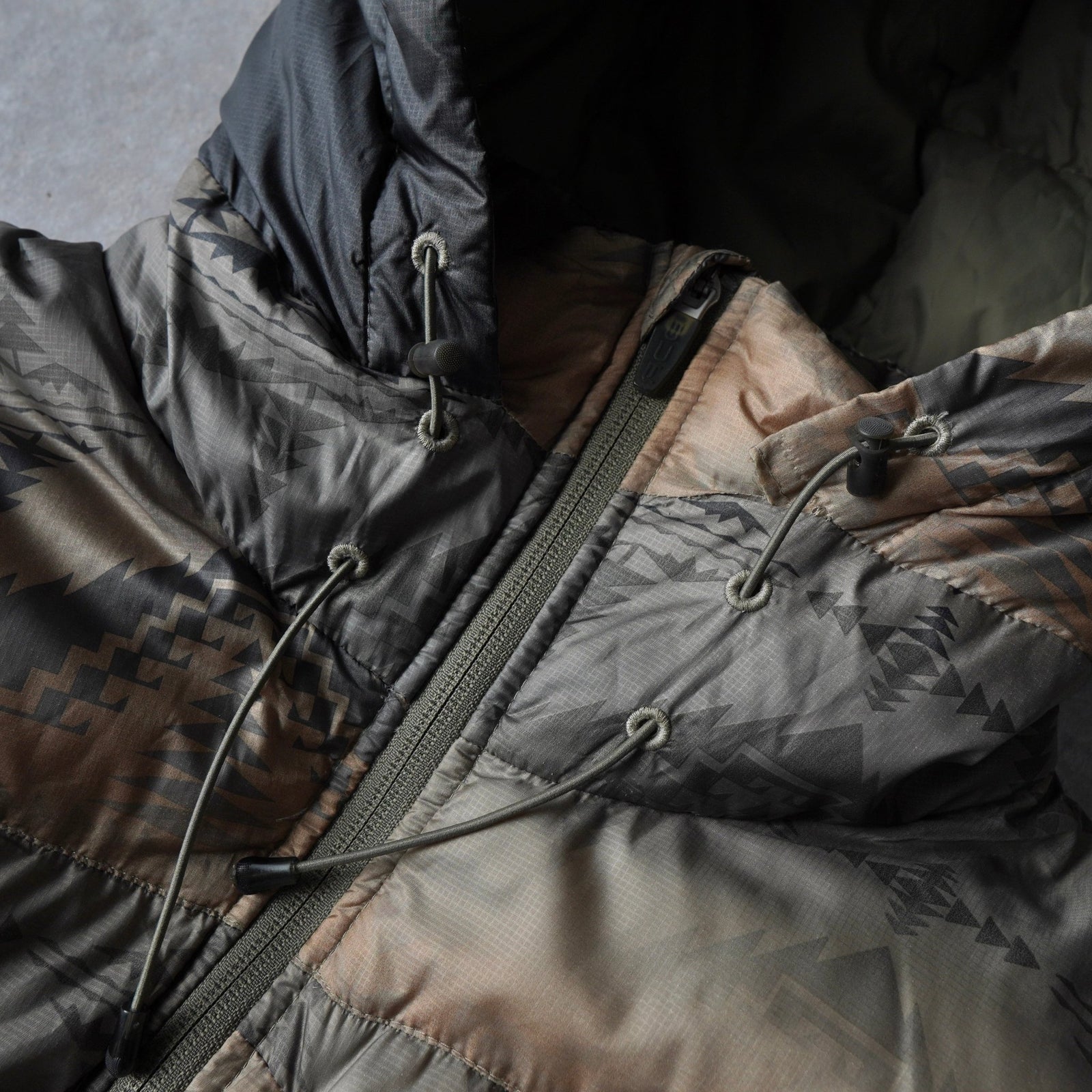 ナイキ エーシージー カモ柄 リアルツリー フーデッド ダウン