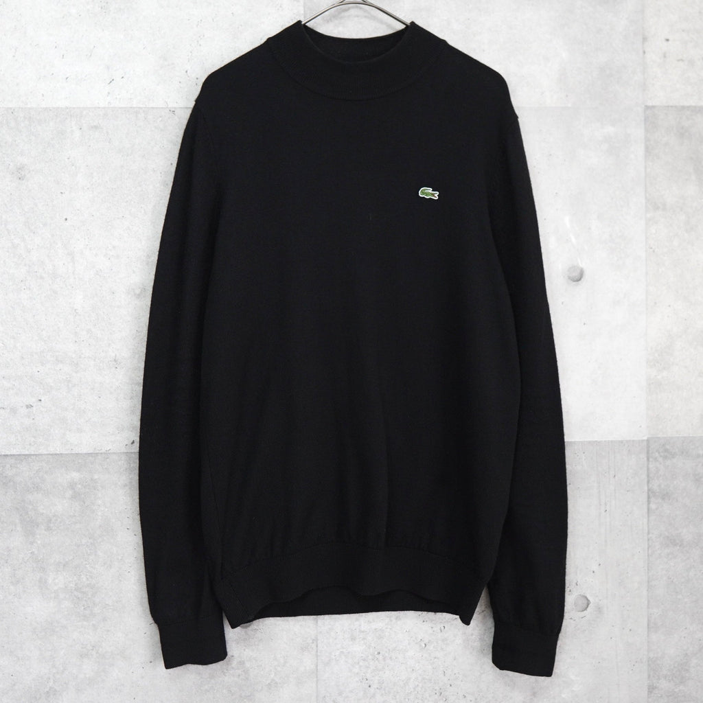 Lacoste 黑色立领针织衫，配徽标贴片