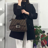 フェンディ マンマバケット ズッカ キャンバス / レザー ワンショルダーバッグ ブラウン - NEWSED