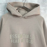 エフオージー エッセンシャルズ フェルトロゴ パーカー ベージュ - NEWSED