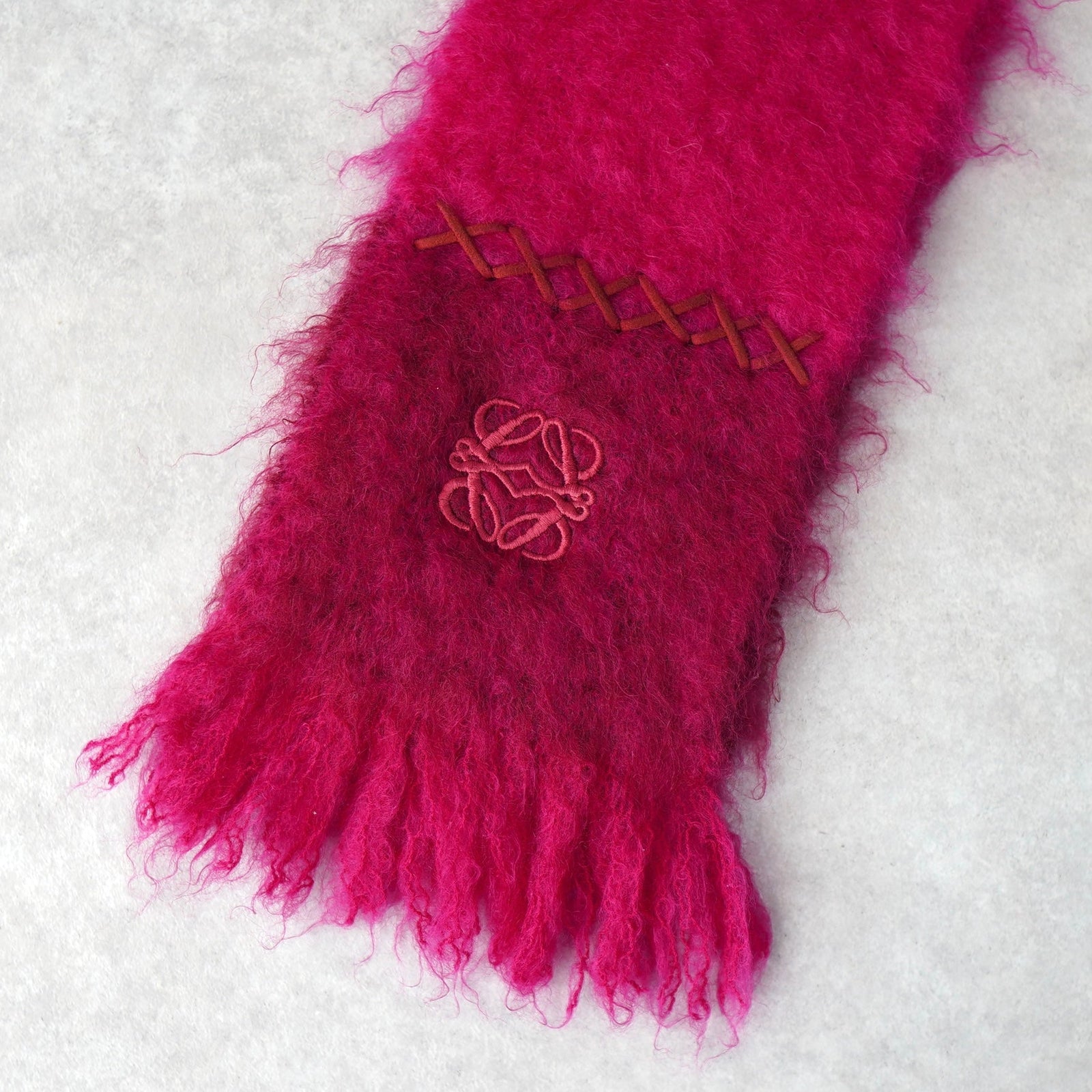 ロエベアナグラム モヘアマフラーアイボリーピンク | ブランド古着を