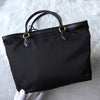 Prada 尼龙和 Saffiano 皮革托特包，带黑色和金色三角形徽标