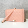 CHANEL Boy Chanel Matelasse Caviar 皮革链条钱包（粉色）
