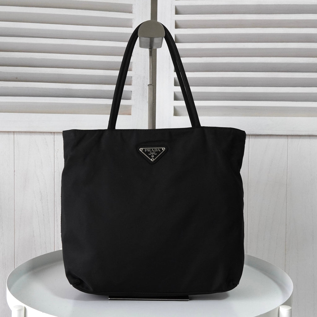 Prada Tessuto 黑色尼龙三角板手提包