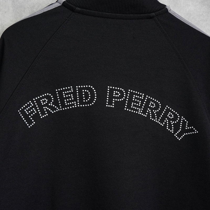 フレッドペリー ヴィンテージ バックビジューロゴ トラックジャケット ブラック - NEWSED