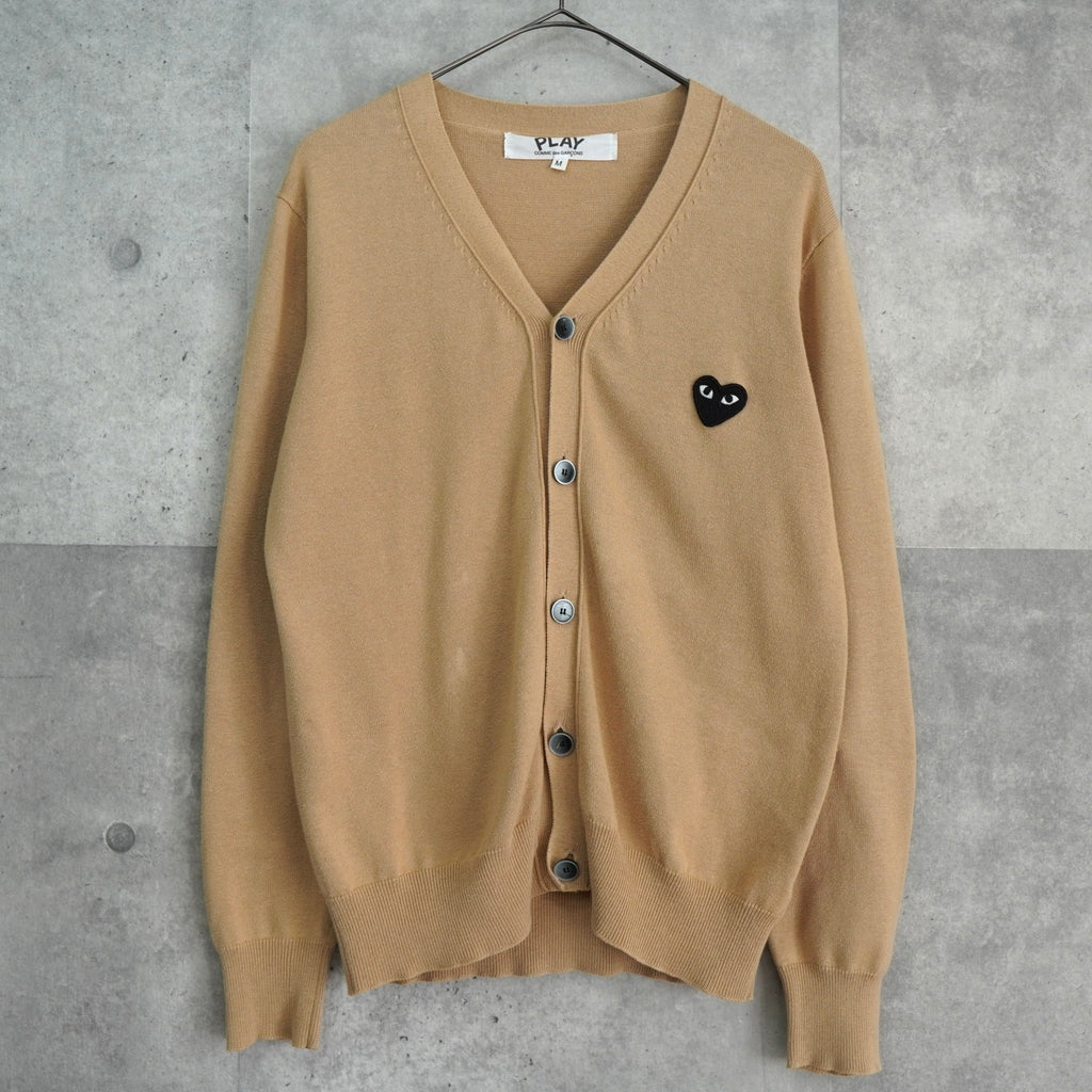 プレイ コム デ ギャルソン ハートロゴ カーディガン ベージュ