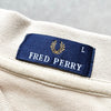 Fred Perry 徽标刺绣条纹短袖 Polo 衫，米色、红色和海军蓝