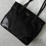 プラダ テスート ポコノ ナイロン サフィアーノ レザー トライアングルロゴ トートバッグ ブラック - NEWSED