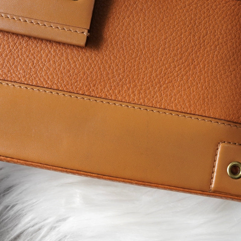 ディオール レザー ハンドバッグ 自立型 キャメル - NEWSED