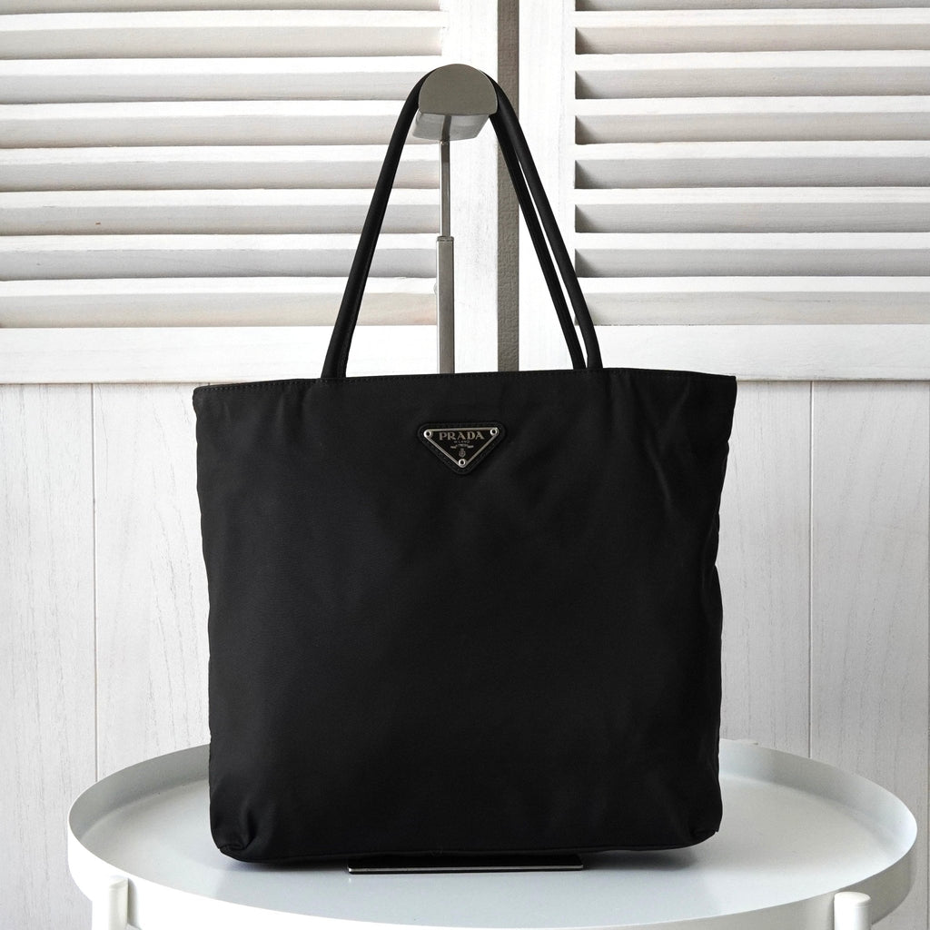 Prada 黑色三角形徽标尼龙手提包