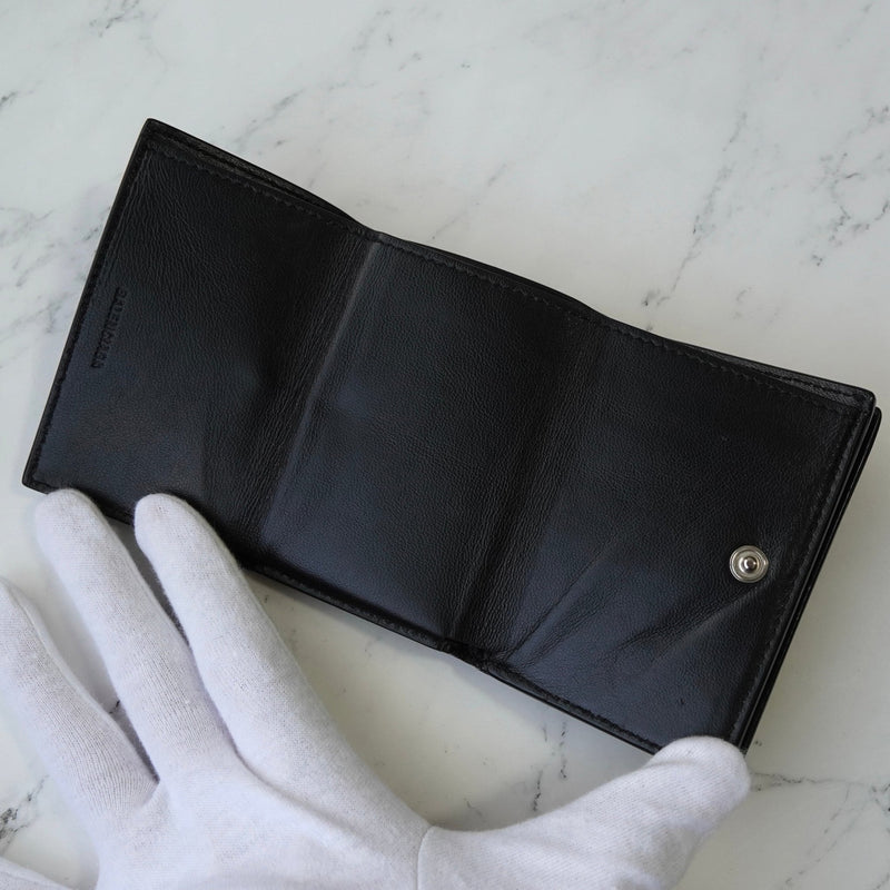 バレンシアガ エブリディ レザー 三つ折り財布 コンパクトウォレット ブラック - NEWSED