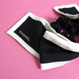 シャネル ロゴ カメリア柄 リボン バイカラー シュシュ ブラック / ホワイト - NEWSED