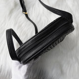 フェンディ 編み込み レザー ショルダーバッグ ポシェット 自立型 ブラック - NEWSED