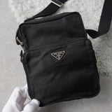 プラダ テスート ポコノ ナイロン ミニ ショルダーバッグ 三角プレート ブラック - NEWSED
