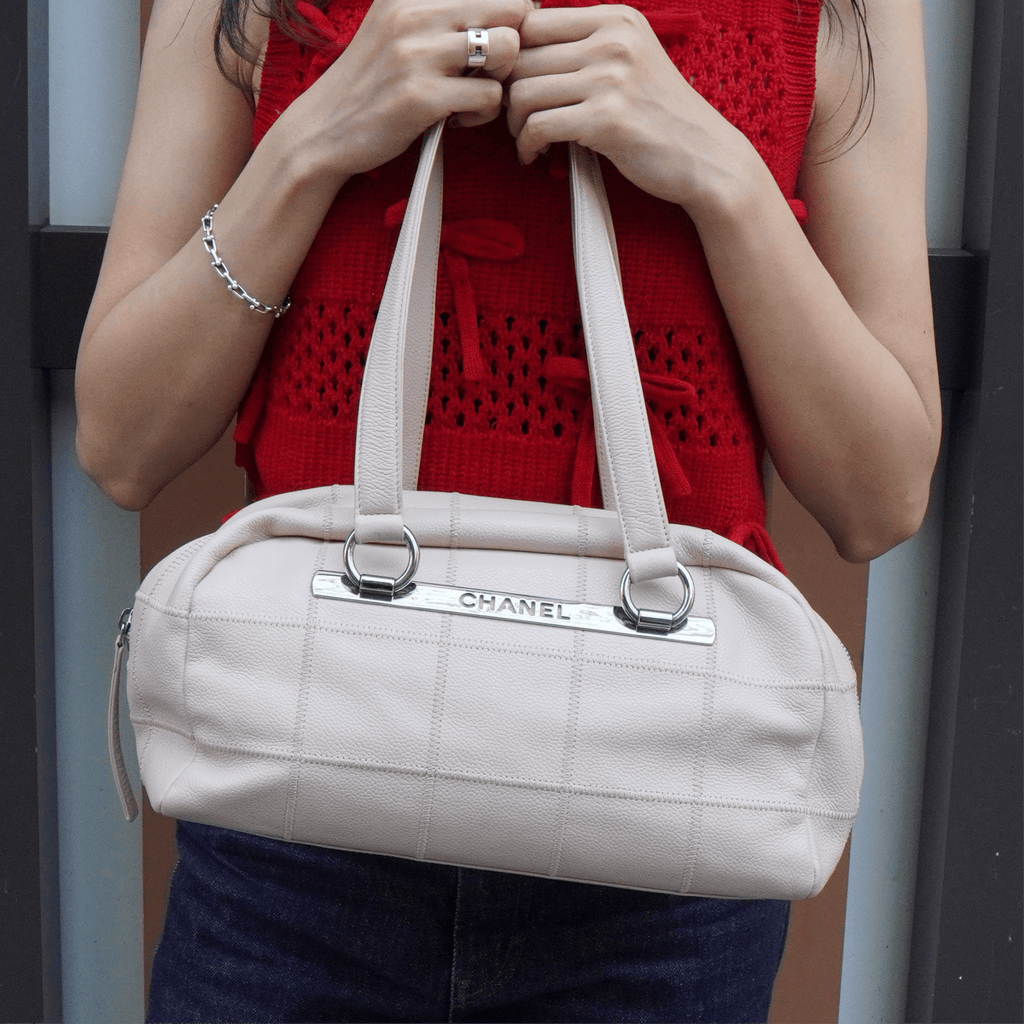 シャネル チョコバー ロゴ ソフトキャビアスキン ボーリングバッグ ハンドバッグ ピンク