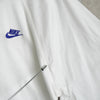 Nike 徽标刺绣短袖 Polo 衫（白色）