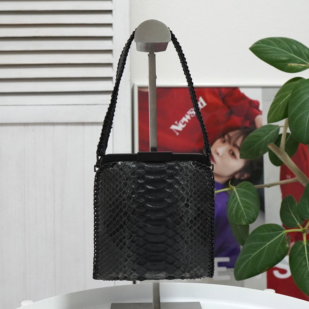 Gucci 黑色蟒蛇纹迷你手提包