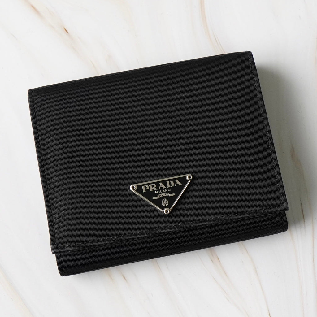プラダ ナイロン 二つ折り財布 トライアングルロゴ ブラック