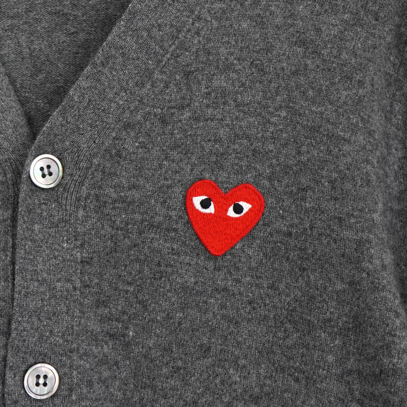 プレイ コムデギャルソン ハートロゴ カーディガン グレー - NEWSED
