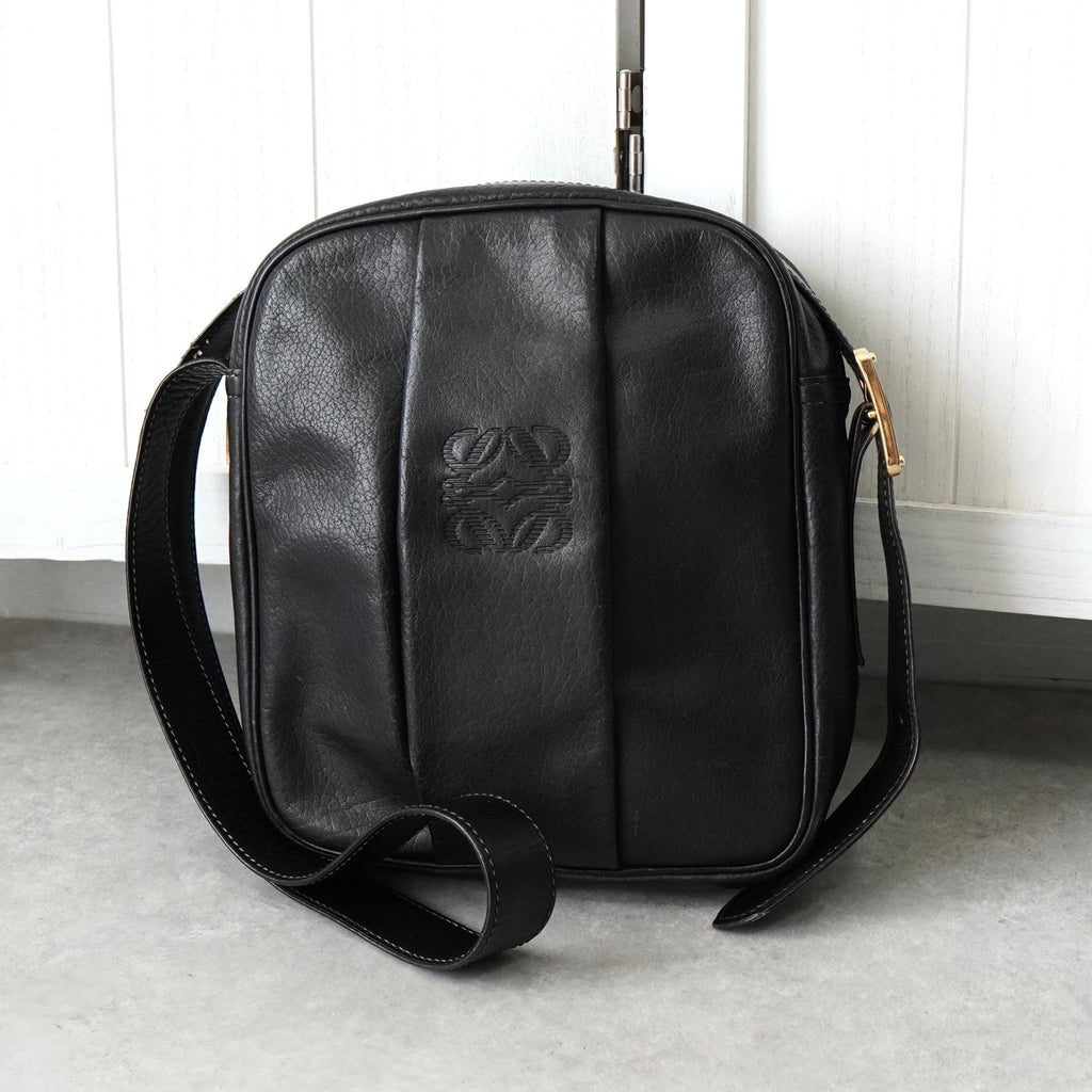ロエベ アナグラム レザー ショルダーバッグ ポシェット ブラック