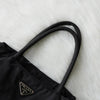 Prada 三角形徽标 Tessuto Pocono 尼龙黑色托特包