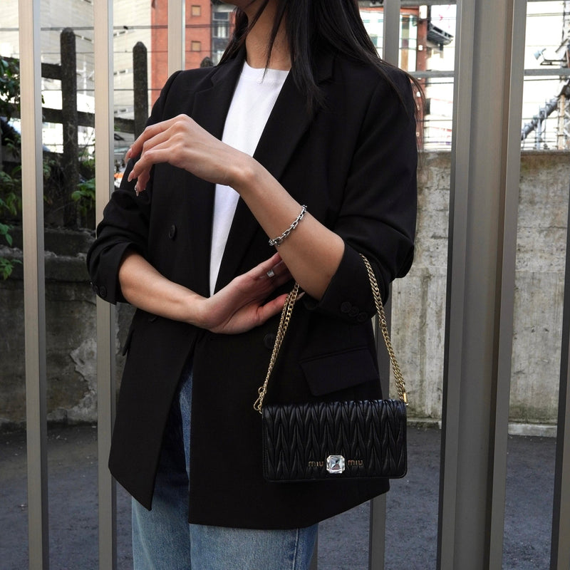 ミュウミュウ マテラッセ レザー ビジュー チェーン ウォレット ショルダーバッグ ブラック - NEWSED