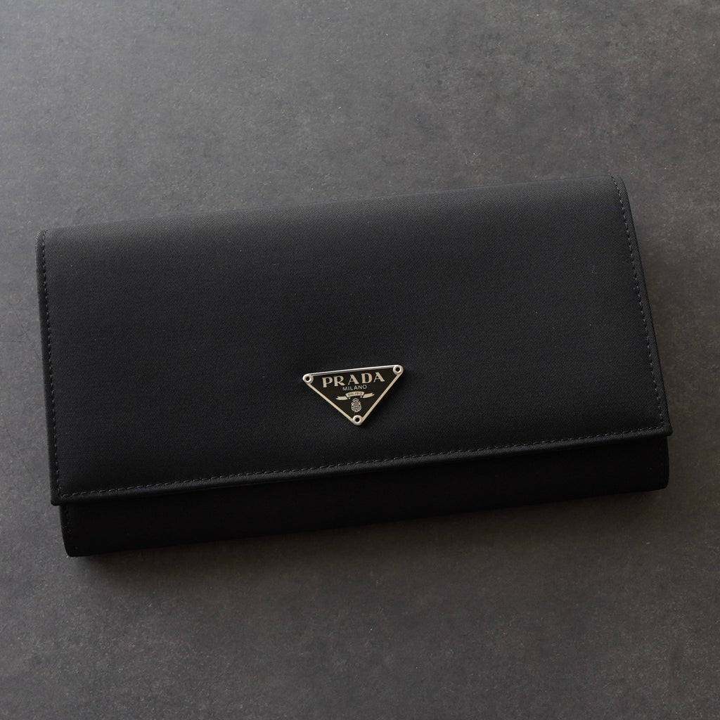 プラダPRADA 長財布二つ折りナイロン