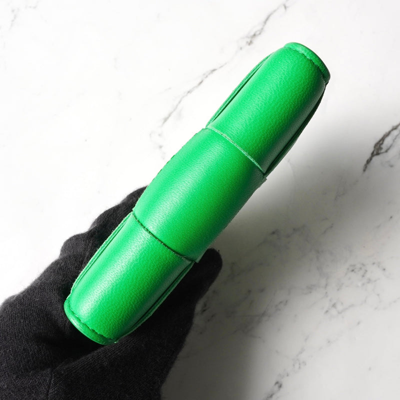 ボッテガ ヴェネタ イントレチャート マキシイントレチャート カセット 二つ折り財布 コンパクトウォレット グリーン 箱付き - NEWSED