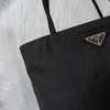 Prada 黑色三角形徽标尼龙手提包
