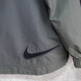ナイキ ナイロンジャケット ブルゾン ロゴ 刺繍 ブラック / グレー - NEWSED