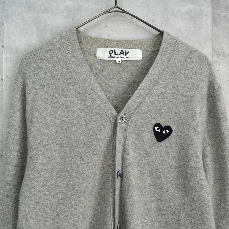 プレイ コム デ ギャルソン ハートロゴ カーディガン グレー - NEWSED