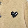 プレイ コム デ ギャルソン ハートロゴ ウール ニット カーディガン キャメル