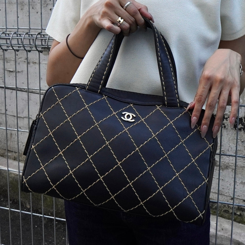 Chanel Coco Mark Wild Stitch 小牛皮黑色手提包