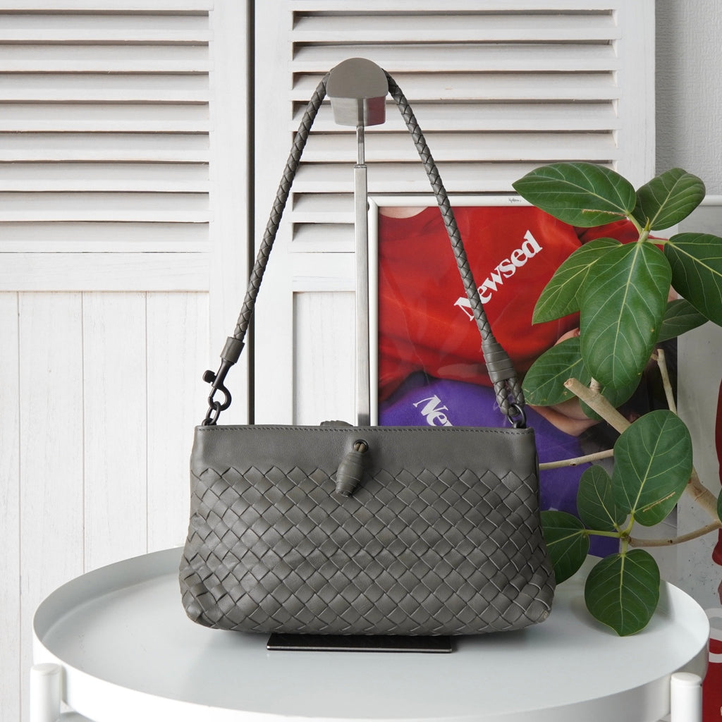 ボッテガ ヴェネタ イントレチャート レザー がま口 ハンドバッグ グレー