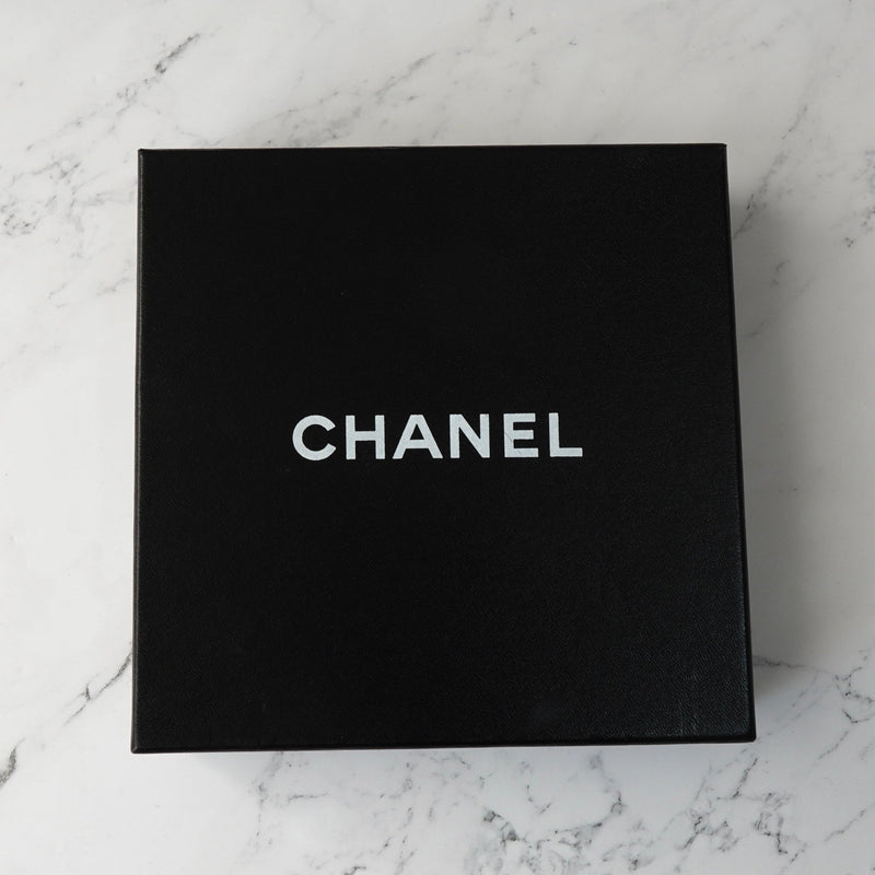 シャネルココマーク コイン クローバー カメリア チョーカー 箱付き - NEWSED