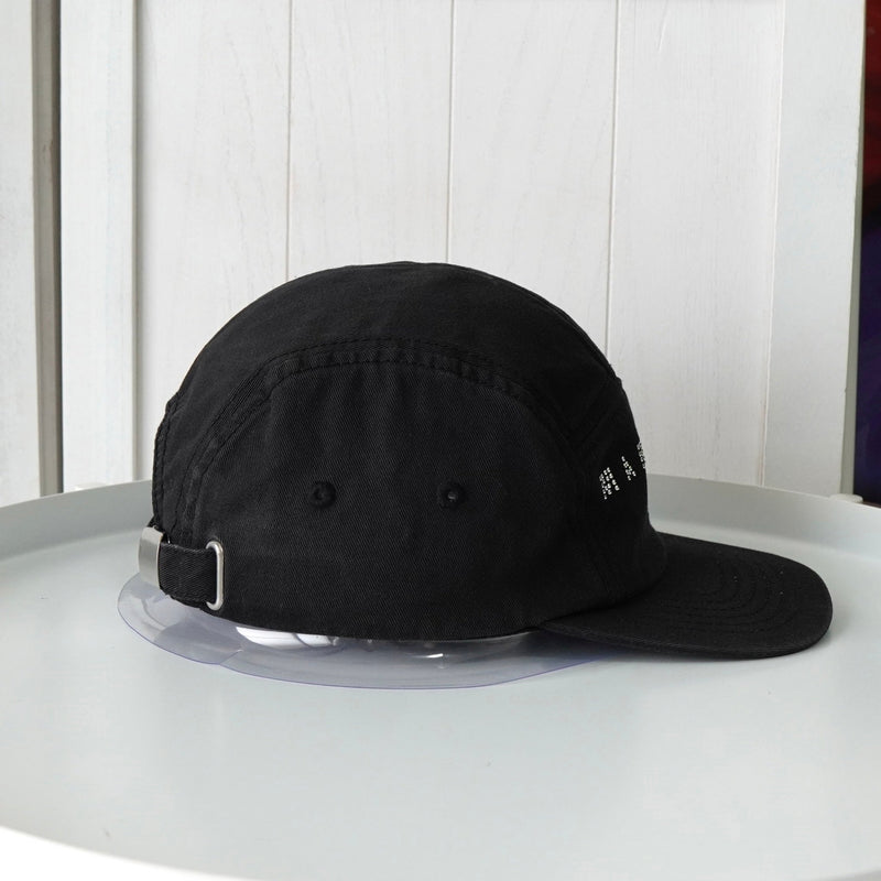 エムエムシックス メゾンマルジェラ スタッズ ロゴ ベースボール キャップ 帽子 ブラック - NEWSED