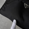 Prada 黑色三角形徽标尼龙单肩包