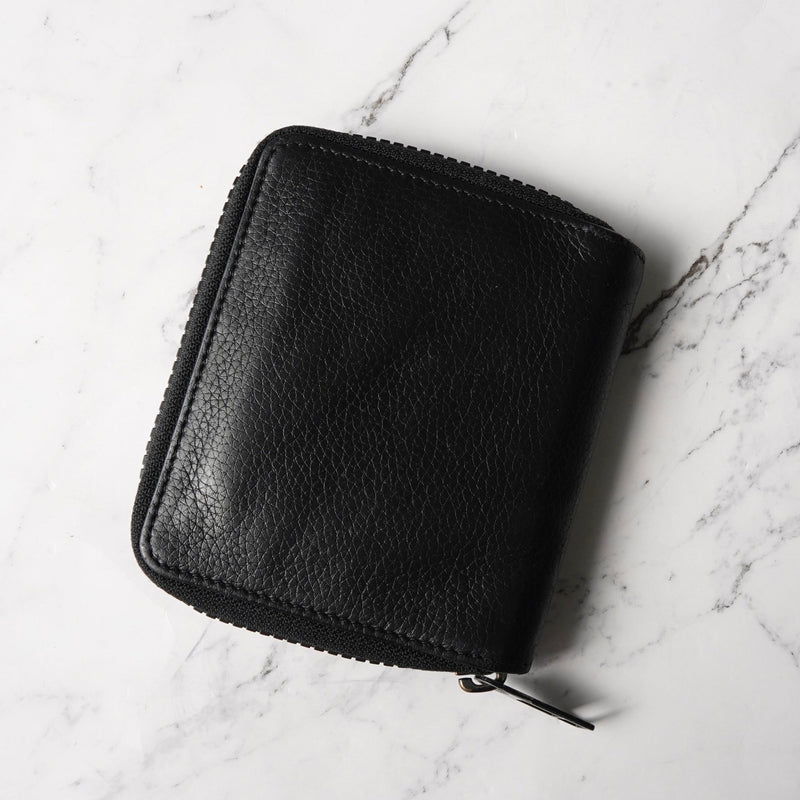 メゾン マルジェラ 四つタグ レザー ラウンドジップ コンパクトウォレット ブラック - NEWSED