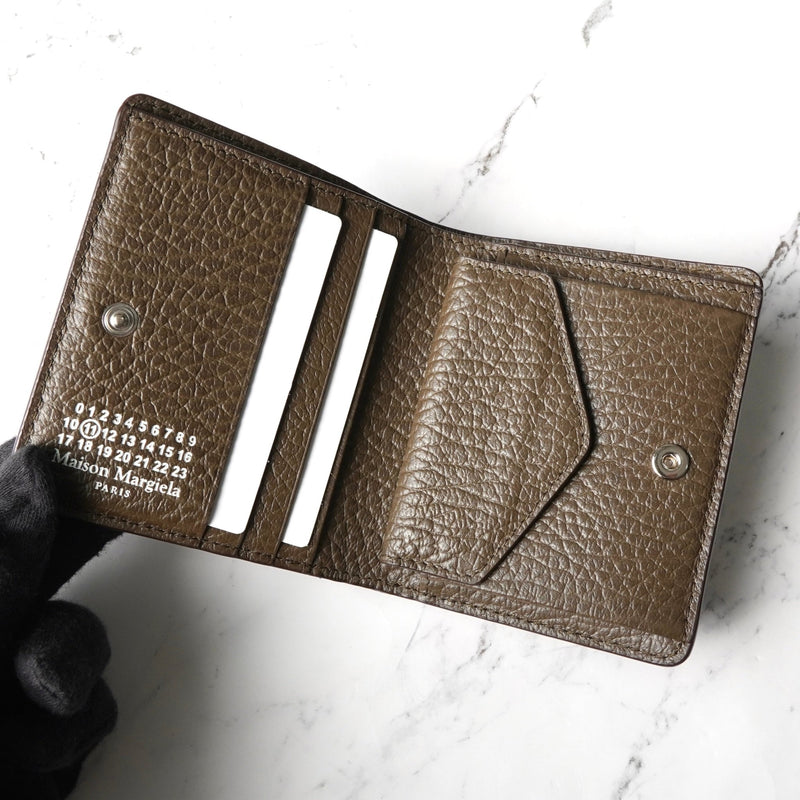 メゾン マルジェラ 四つタグ レザー 二つ折り財布 コンパクトウォレット ブラウン 箱付き - NEWSED