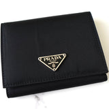 プラダ ナイロン 三つ折り財布 トライアングルロゴ ブラック - NEWSED