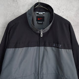 ナイキ ナイロンジャケット ブルゾン ロゴ 刺繍 ブラック / グレー - NEWSED