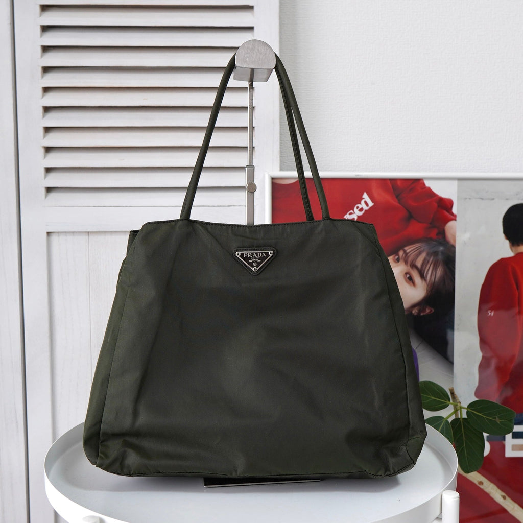 プラダ ポコノ テスート ナイロン 三角プレート トートバッグ ハンドバッグ カーキ