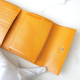 プラダ ナイロン 三つ折り財布 トライアングルロゴ オレンジ - NEWSED