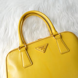 プラダ サフィアーノレザー ハンドバッグ 自立型 三角プレート イエロー - NEWSED
