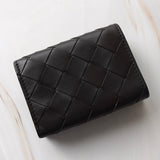 ボッテガ ヴェネタ イントレチャート タイニー レザー 三つ折りウォレット コンパクトウォレット ダークブラウン / ブルー 保存袋付き - NEWSED